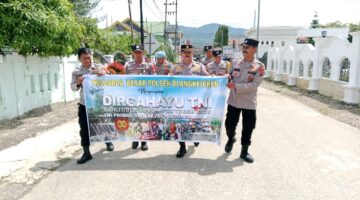 Lewat Kejutan Simbolik, Kapolsek Blangkejeren Tunjukkan Soliditas dengan TNI di Hari Ulang Tahun ke-80