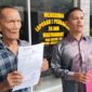 Poto: Muhammad Rafiq Hasibuan didampingi kuasa hukumnya Rudi Hasibuan SH memberikan keterangan kepada wartawan usai membuat laporan di SPKT Poldasu, Jumat (18/10).